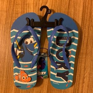 Disney finding dory size 2-3 flip flops NWT